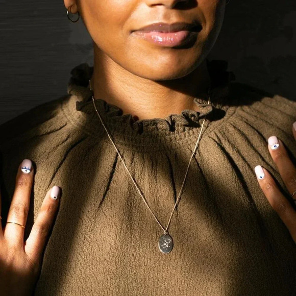 Virgo Minimalist Zodiac Charm Oval Disc Necklace - Picture 8 of 12